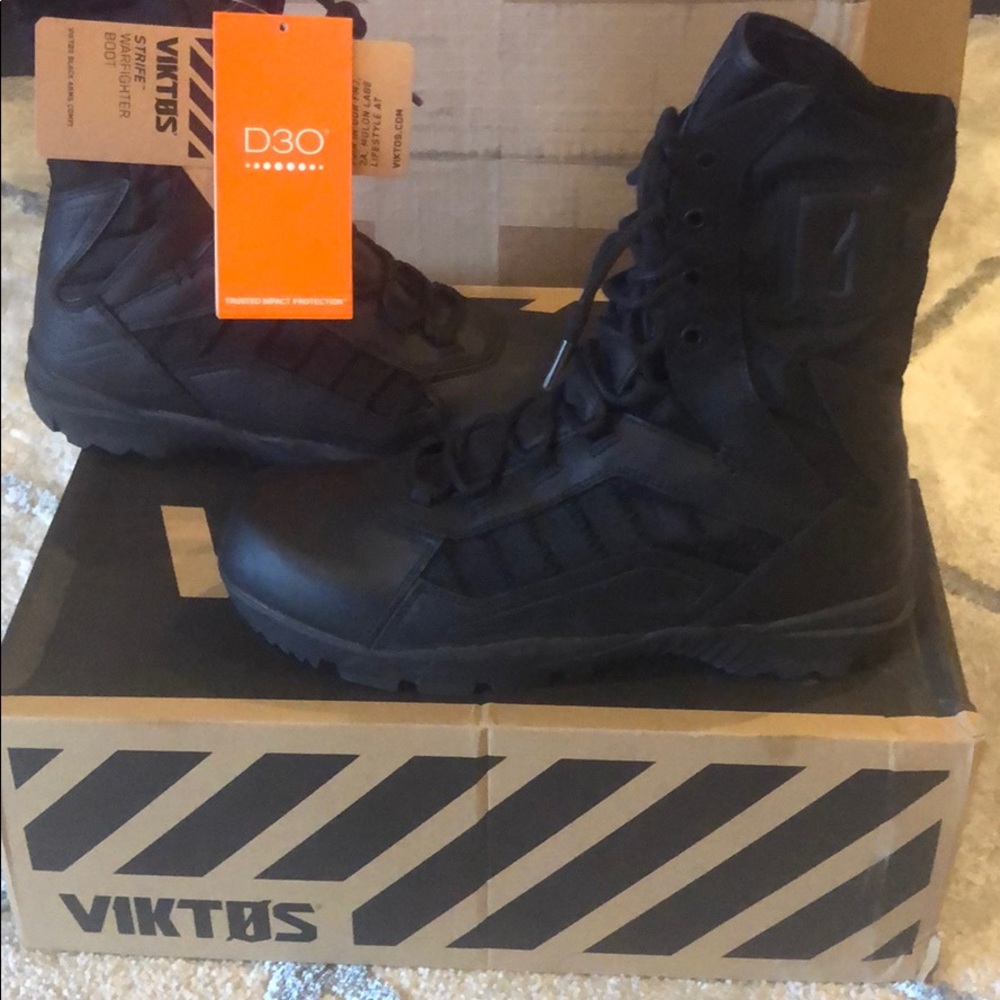 Viktos Strife Boots BNIB Size 10